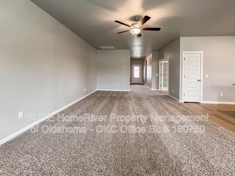 2516 Rosewood Ln — Photo 3