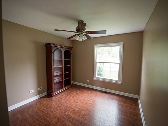 3rd image of 829 Revere Ct