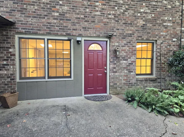 106 Hickory St #B, Roswell, GA 30075