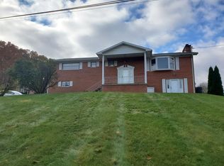 233 Rustic Hills Dr, Crab Orchard, WV 25827