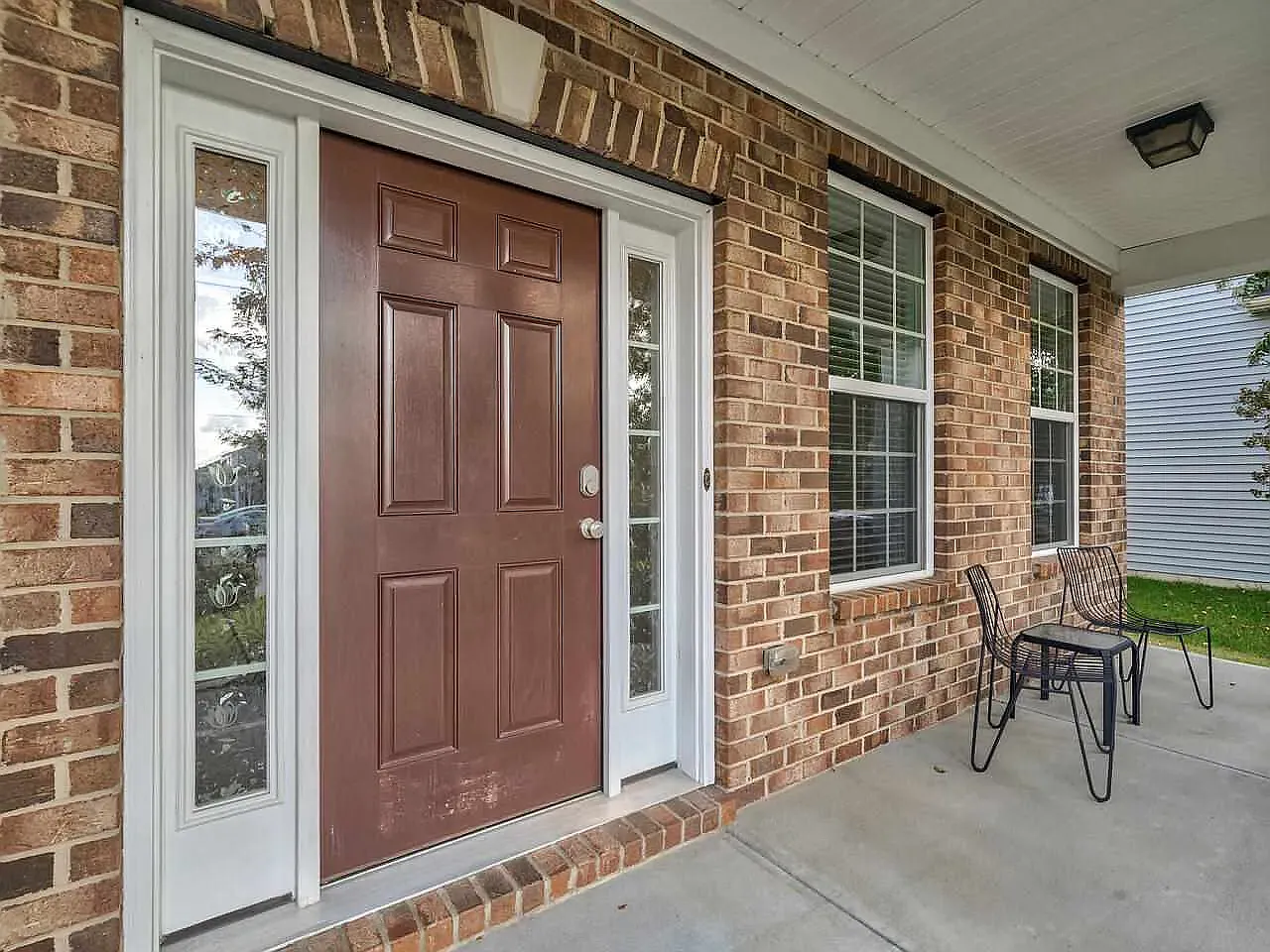 3 bed, 2449 sqft, $2,200 — Photo 2