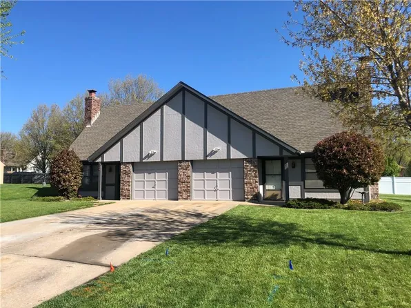 522 SE Hampton St, Lees Summit, MO 64063