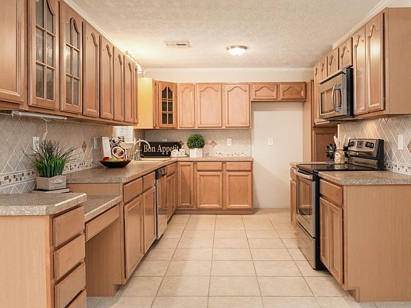 5th image of 7106 Poplar Dr