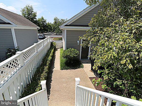 5th image of 4 Village Green Dr