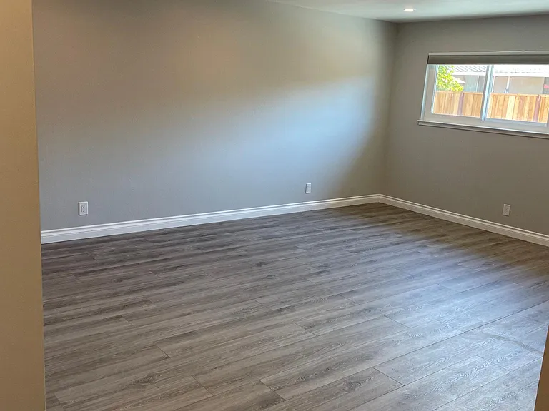 6572 Crown Blvd — Photo 10