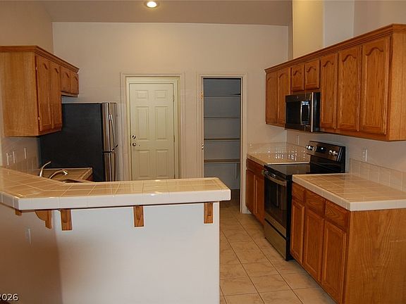 5th image of 1791 Sycamore Ave #B