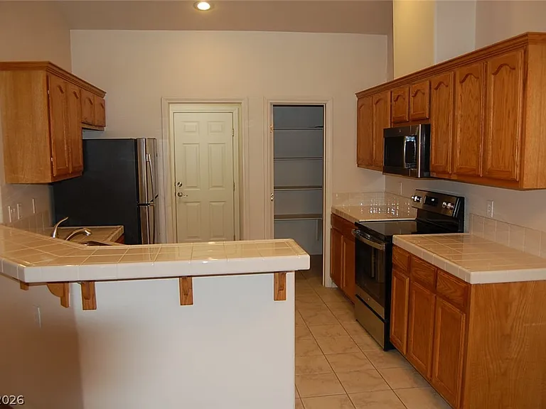 1791 Sycamore Ave #B — Photo 5