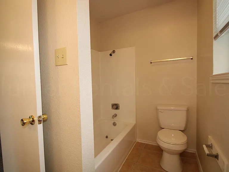1112 Goodhue Dr — Photo 18