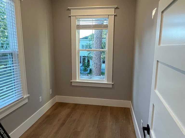 825 E Duffy St — Photo 16