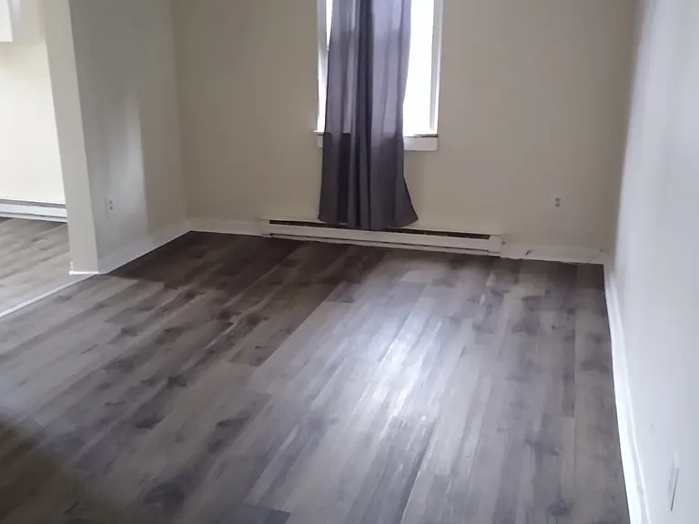 137 E Main St — Photo 7