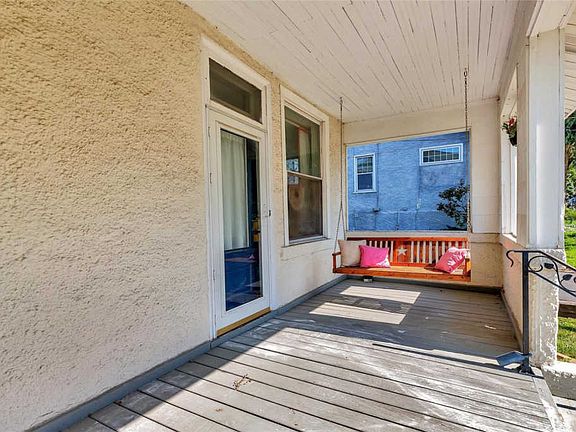3rd image of 2653 Cecelia Ave