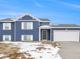 1800 Lakeview Dr, Portage, MI 49002