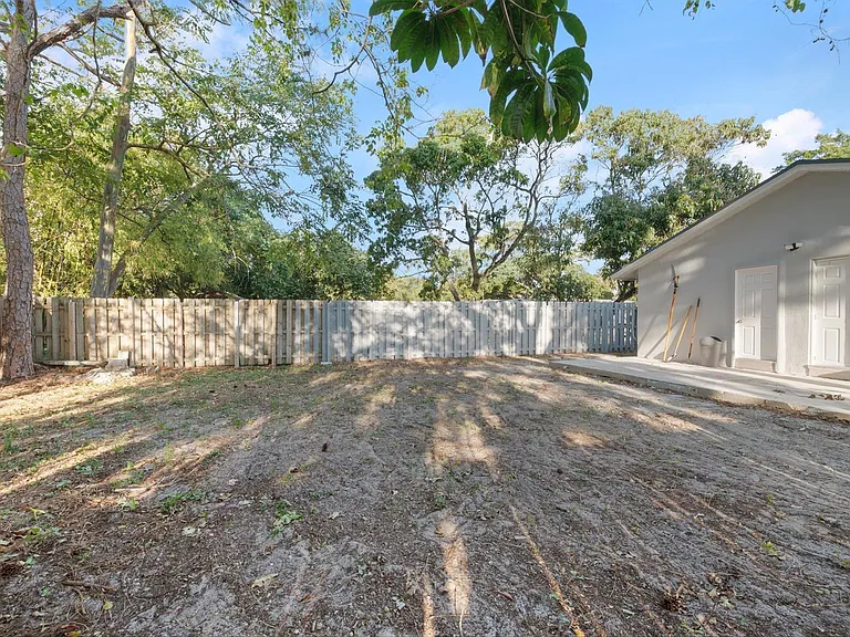 836 SW 13th Ct — Photo 15