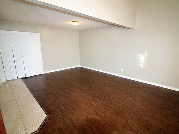3rd image of 6930 Heather Oaks Dr