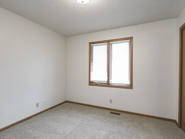 1107 Knox St — Photo 10