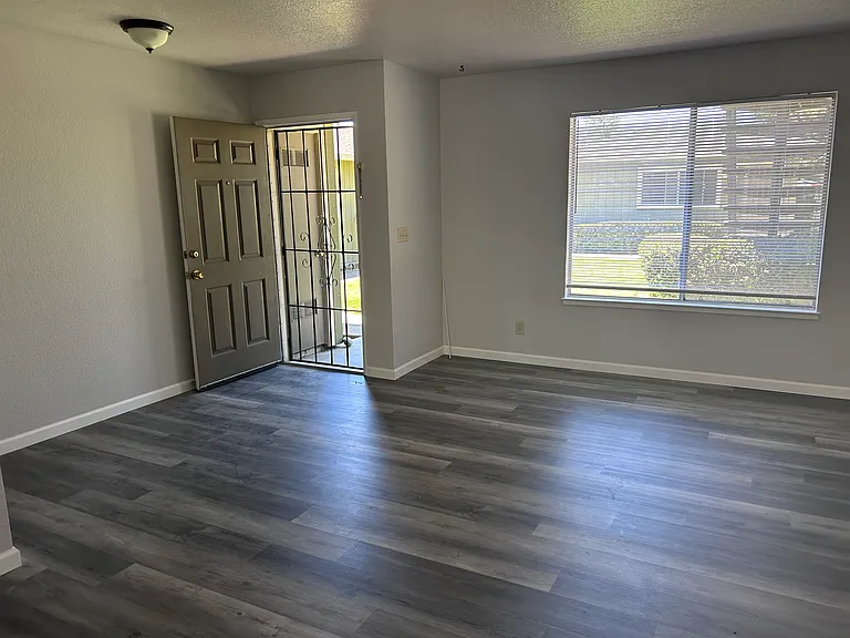 1741 W Lockeford St #3 — Photo 5