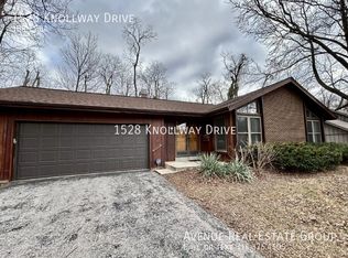1528 Knollway Dr, Saint Louis, MO 63135