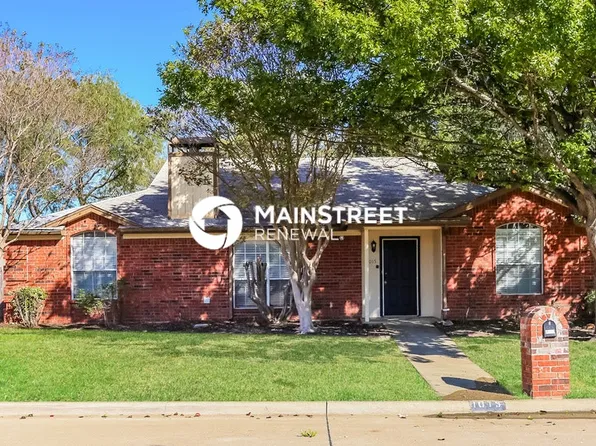 1015 Flower Dr, Arlington, TX 76017