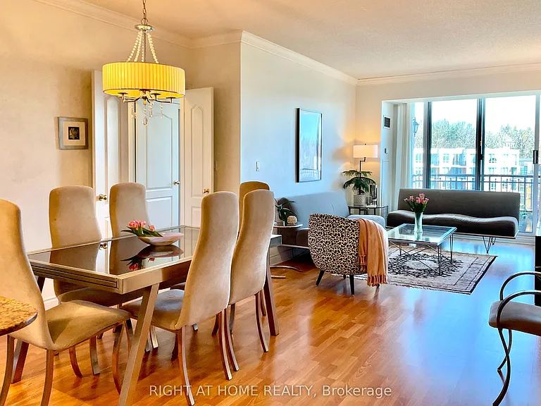 28 William Carson Cres #Penthouse 23 — Photo 4
