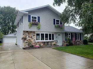 1363 Hubbard Cir, Manitowoc, WI 54220