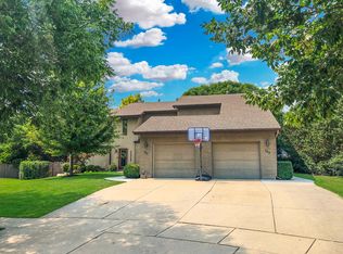 725 S Raven Rd, Shorewood, IL 60404