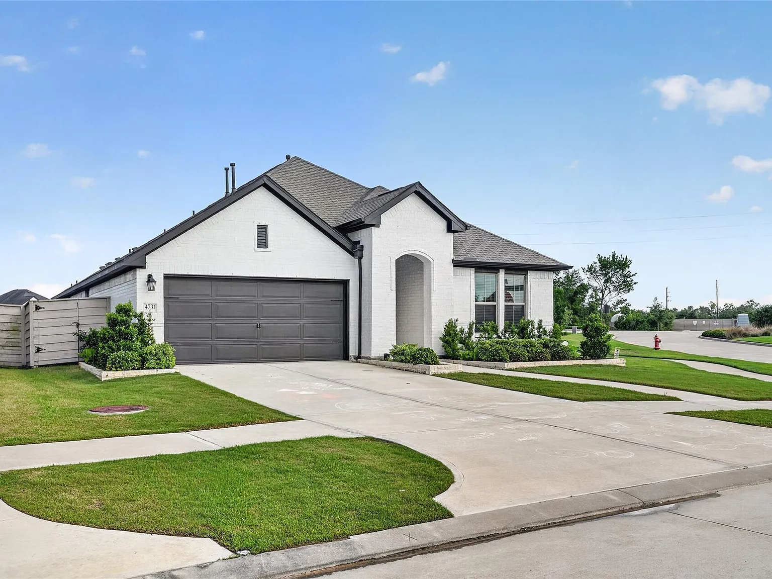 4 bed, 3.0 bath, 2412 sqft, $3,200 — Photo 2