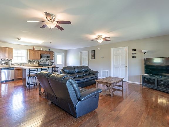 5th image of 168 Woodside Dr