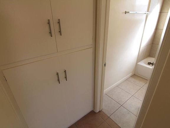 3rd image of 1323 Centinela Ave APT 4