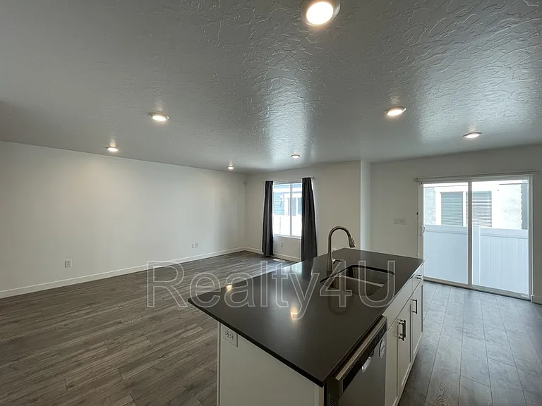 1088 E Waterway Ln #1 — Photo 5