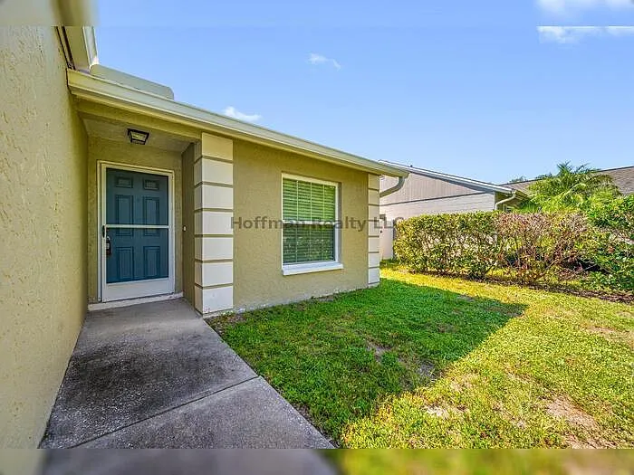 3 bed, 2.0 bath, 1512 sqft, $2,399 — Photo 2