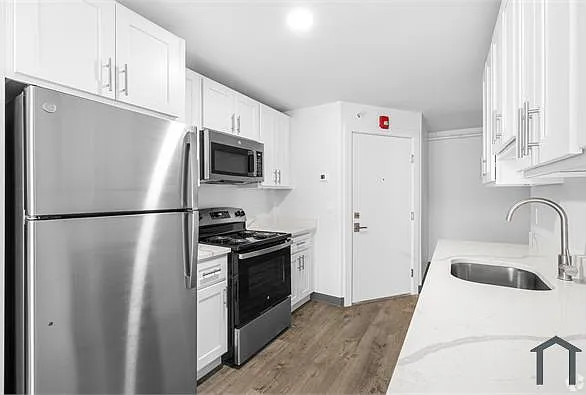 Studio, 415 sqft, $1,833 — Photo 2