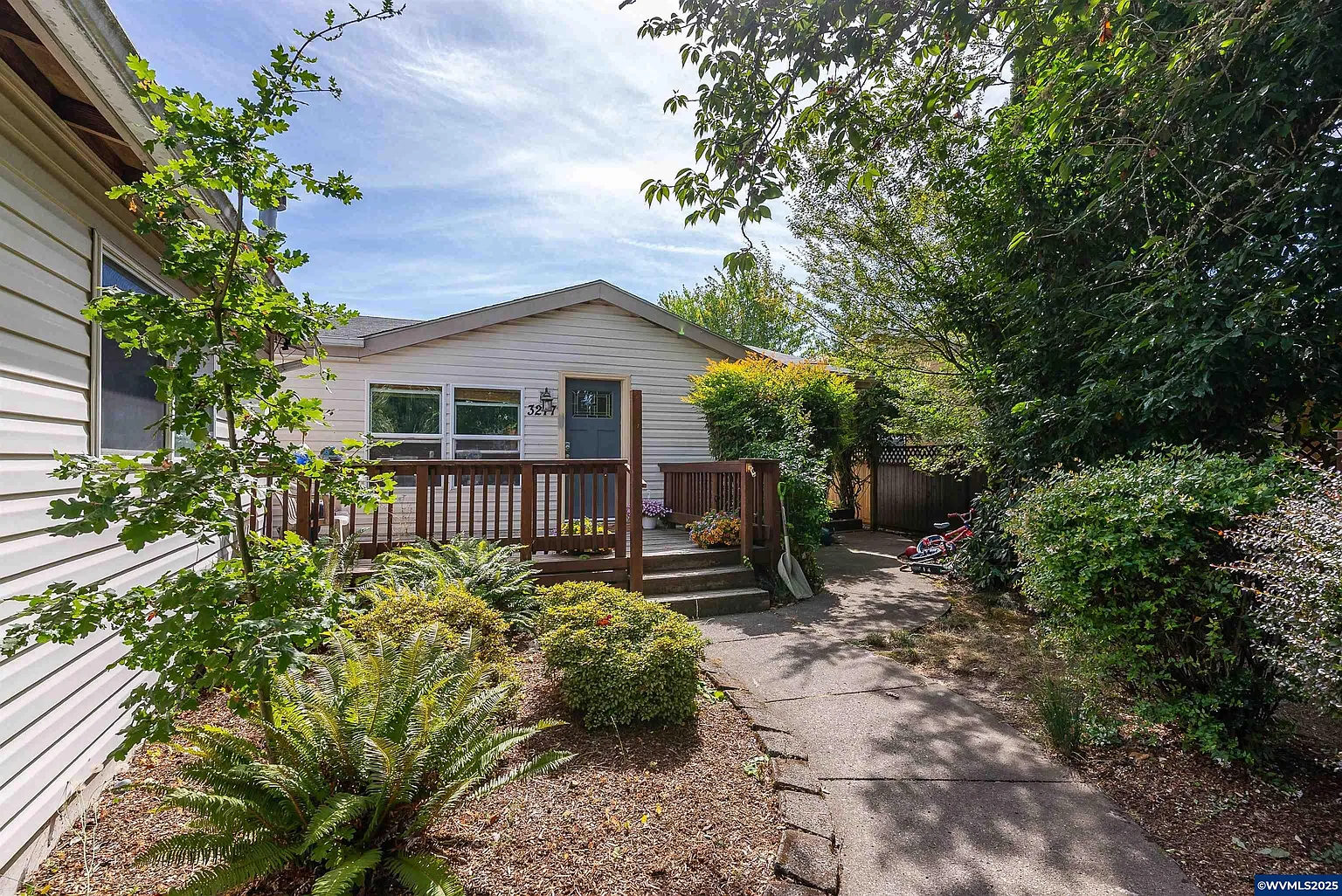 3277 SE Midvale Dr photo 1