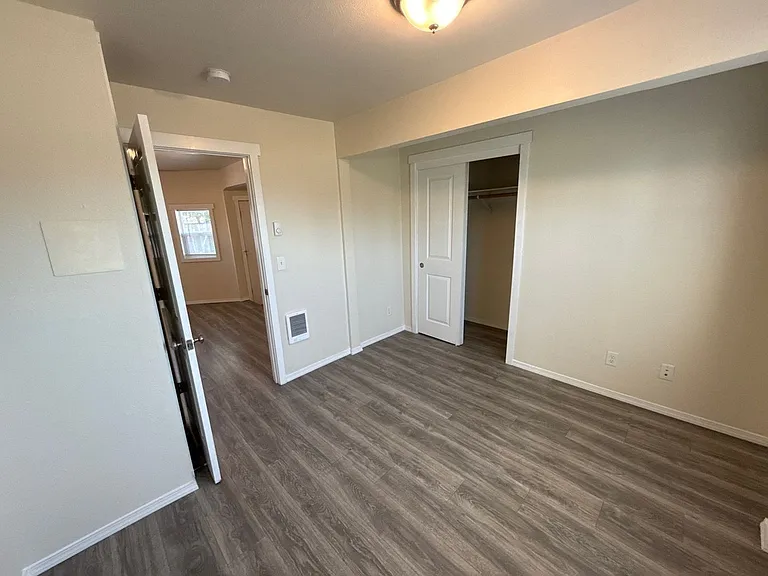 3355 Portland Rd NE #1 — Photo 13