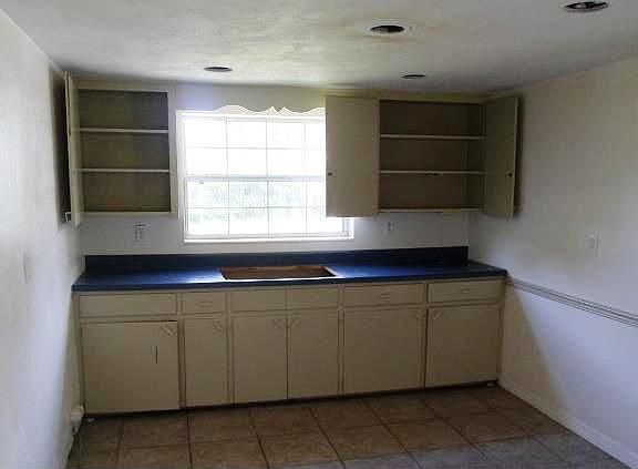 5th image of 1161 Edgemere Pl