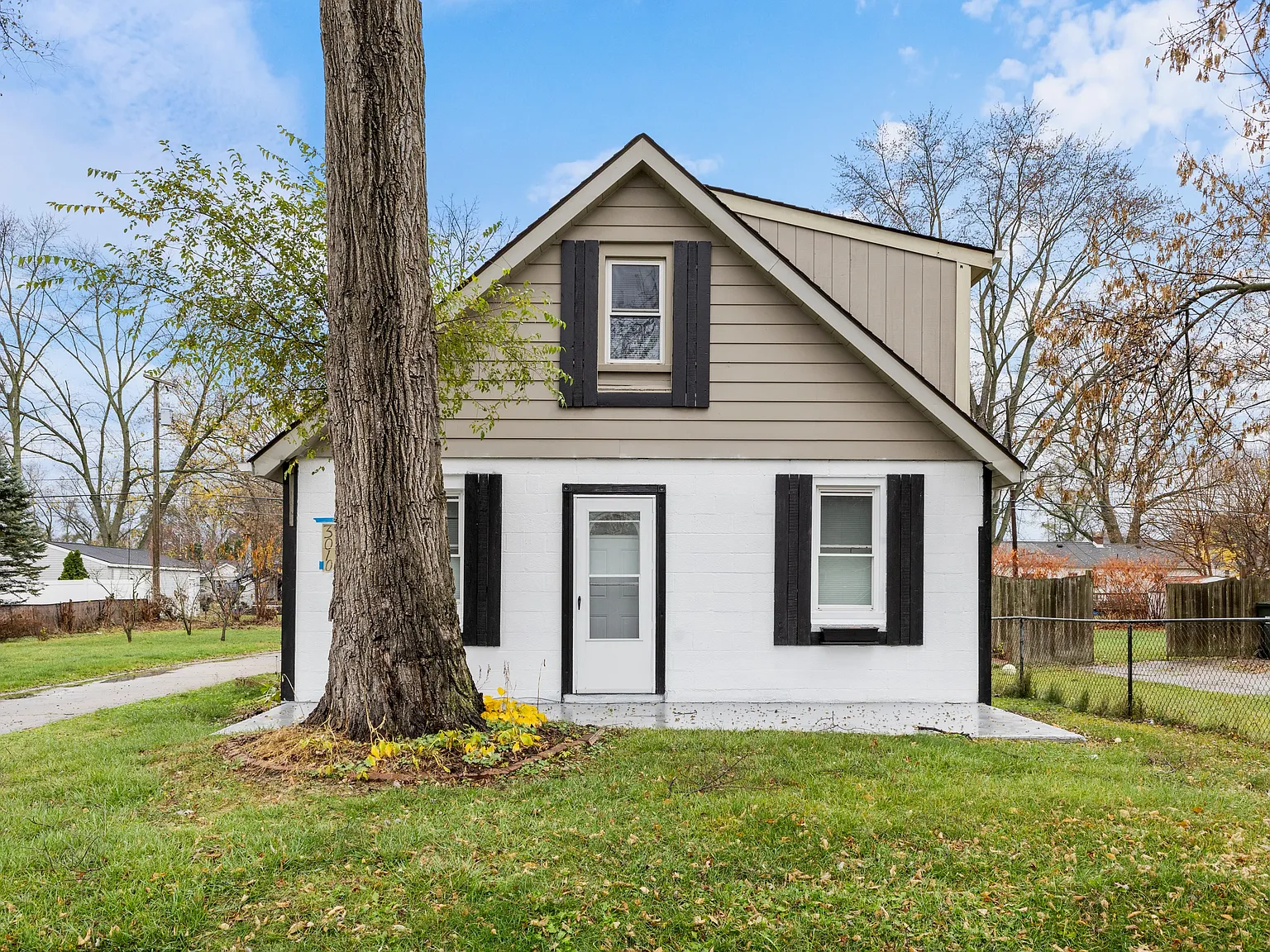 3010 Hessel Ave — Photo 1