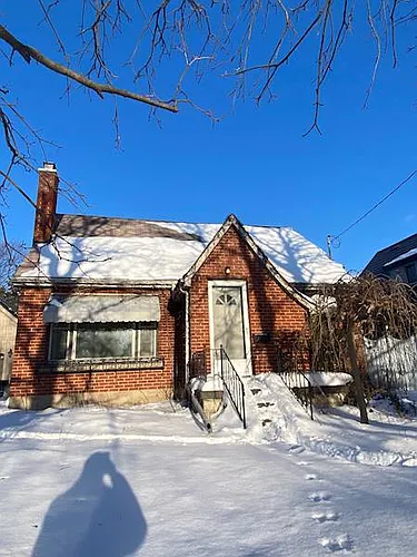 12 Margaret Ave N Photo 1