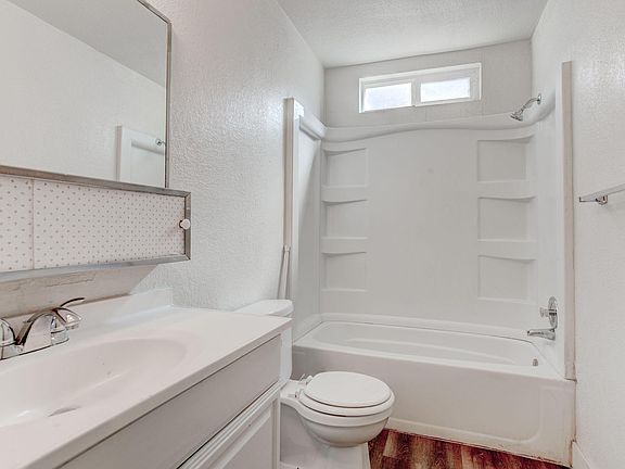 2nd image of 4380 Twin View Cir APT 1
