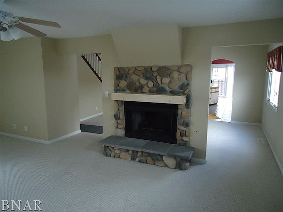 3rd image of 402 Cheshire Dr APT 1