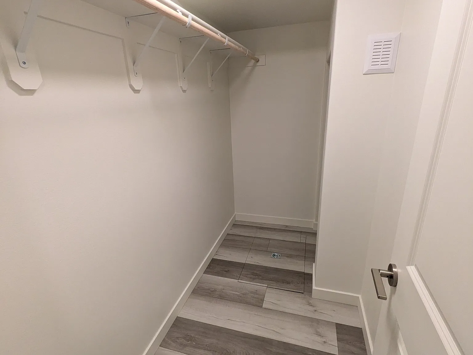 5 bed, 2211 sqft, $850 — Photo 4