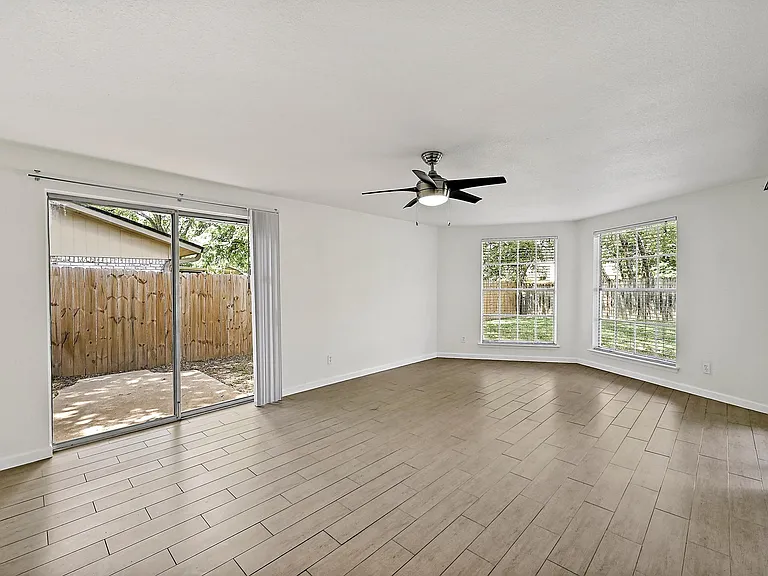1702 Colony Creek Dr — Photo 14