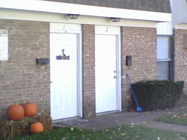 1st image of 991 Somerset Dr APT 2