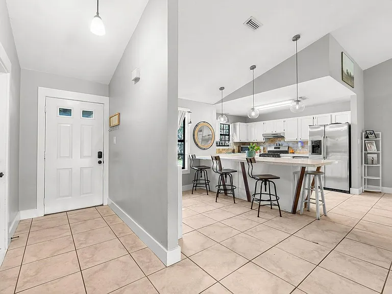 1174 Bay Ct — Photo 3
