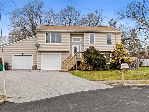 60 Stephanie Ct, Warwick, RI 02889