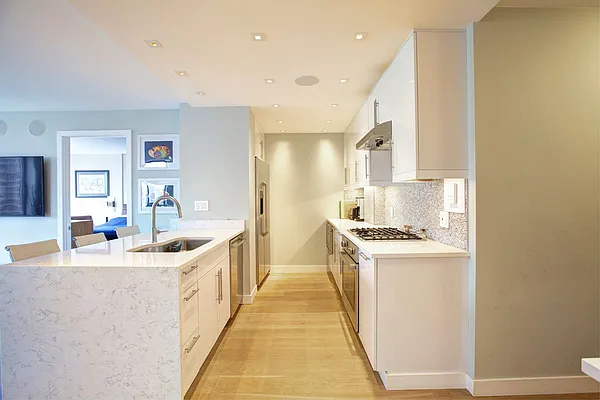 Rented by Yoram Adin, LREB | media 6