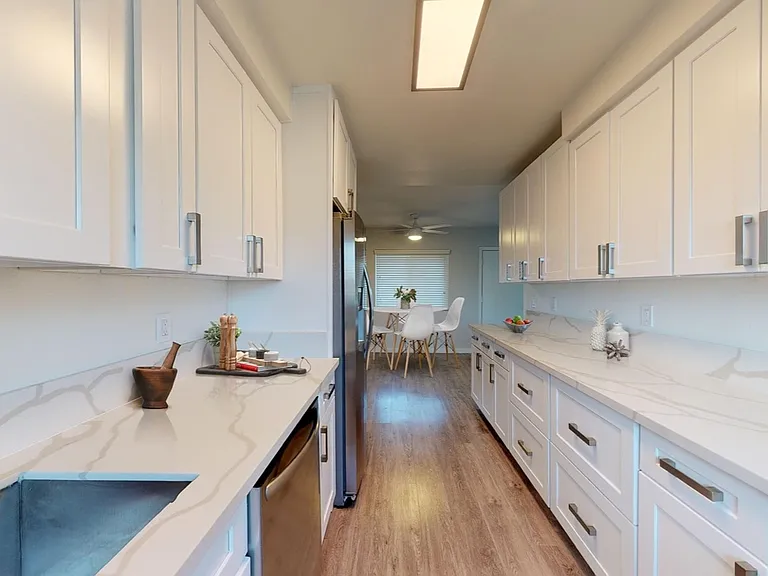 5008 Hazeltine Ave #4 — Photo 1