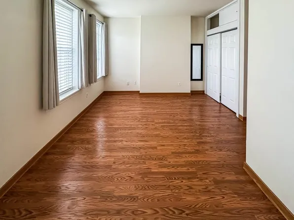 394 Woodlawn Avenue image 4 of 15