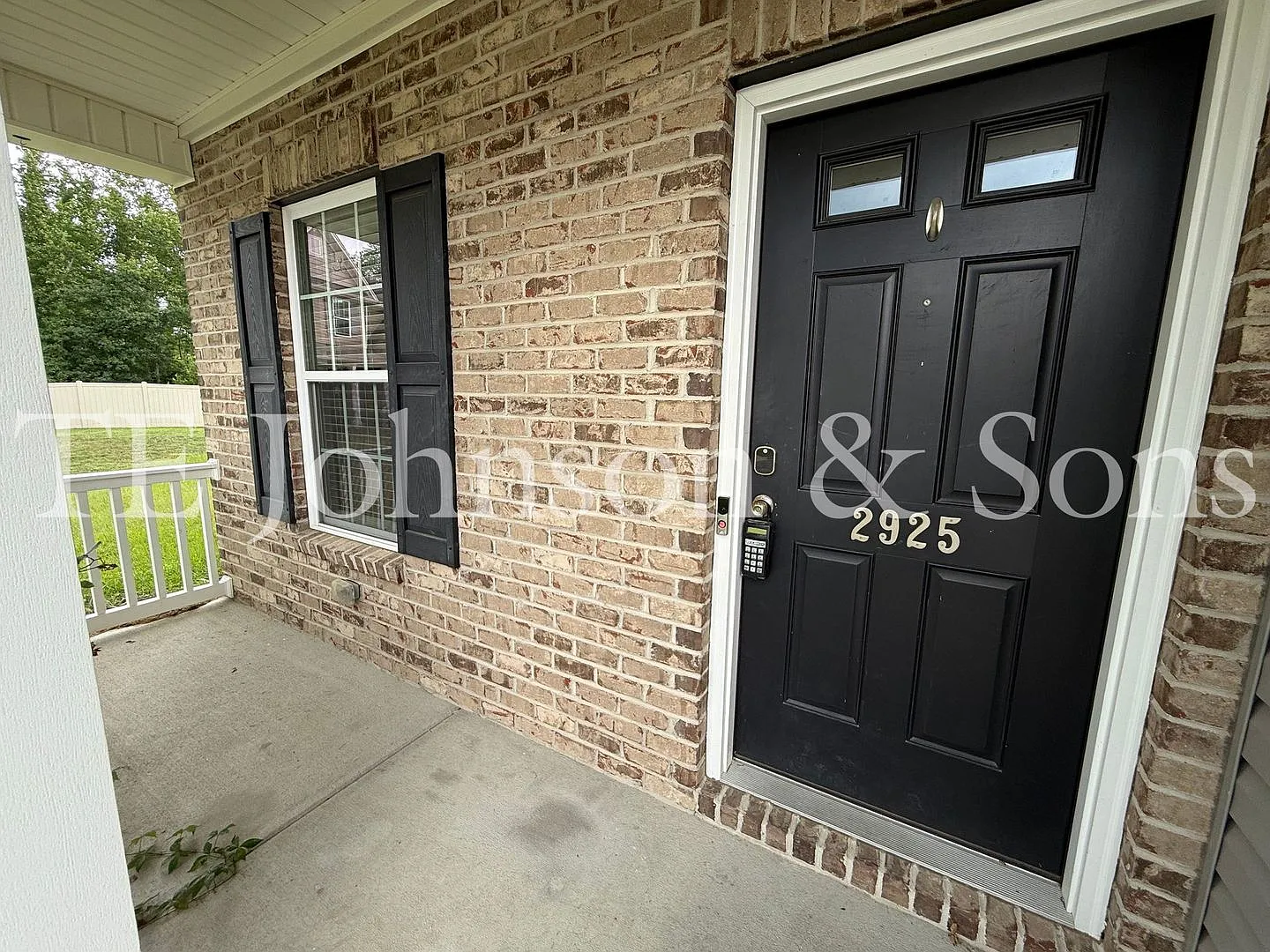 Spacious 3BR Home with Loft, Fireplace & 2-Car Garage — Photo 2