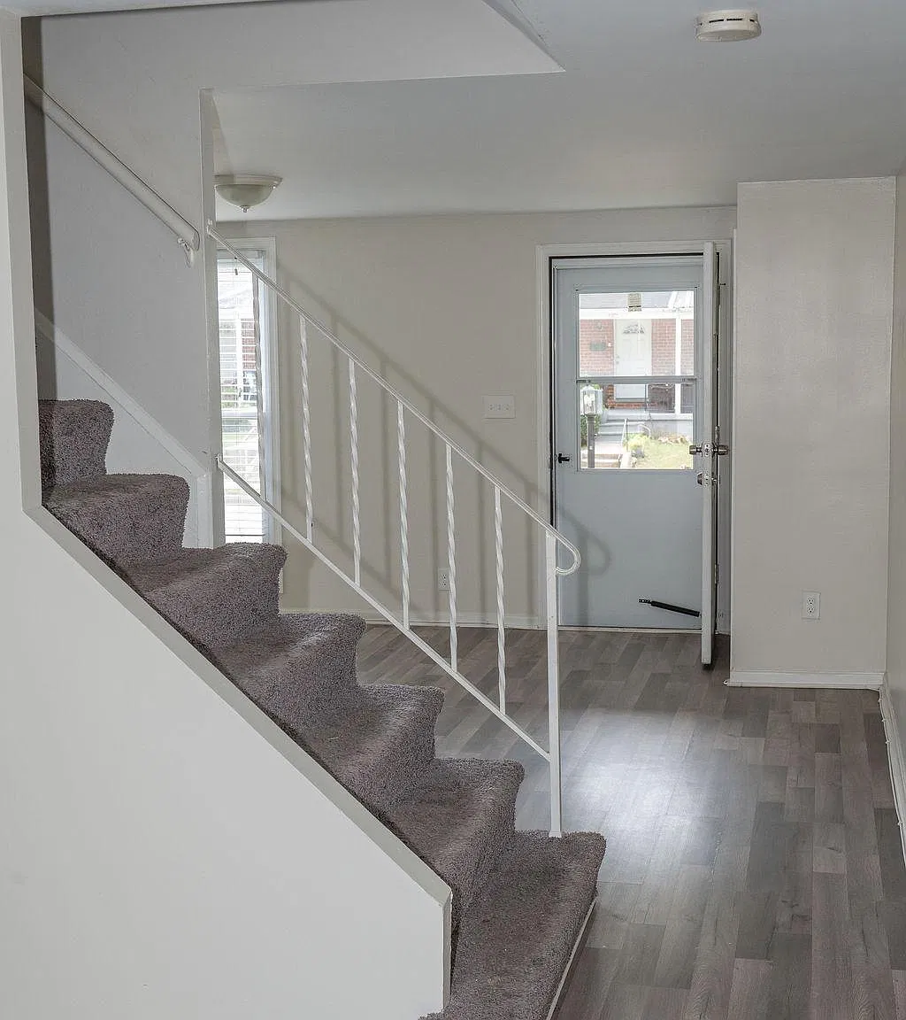 3 bed, 2.0 bath, 1152 sqft, $2,000 — Photo 4