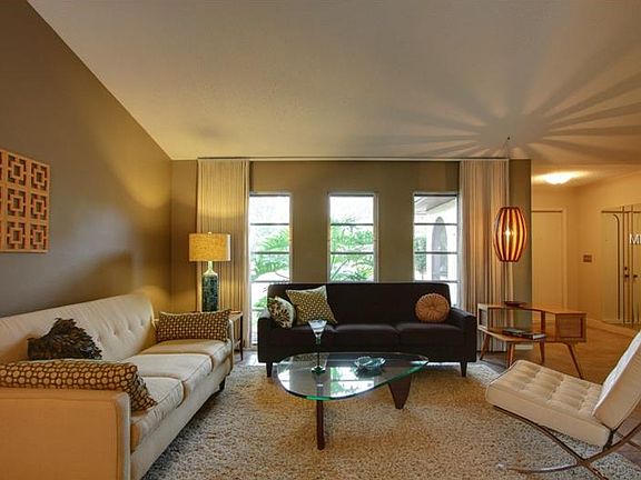 3rd image of 4712 Palm Aire Cir