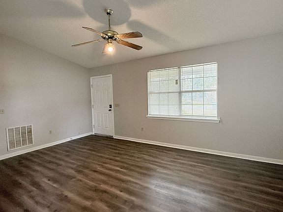 4th image of 61 Kyle Ln